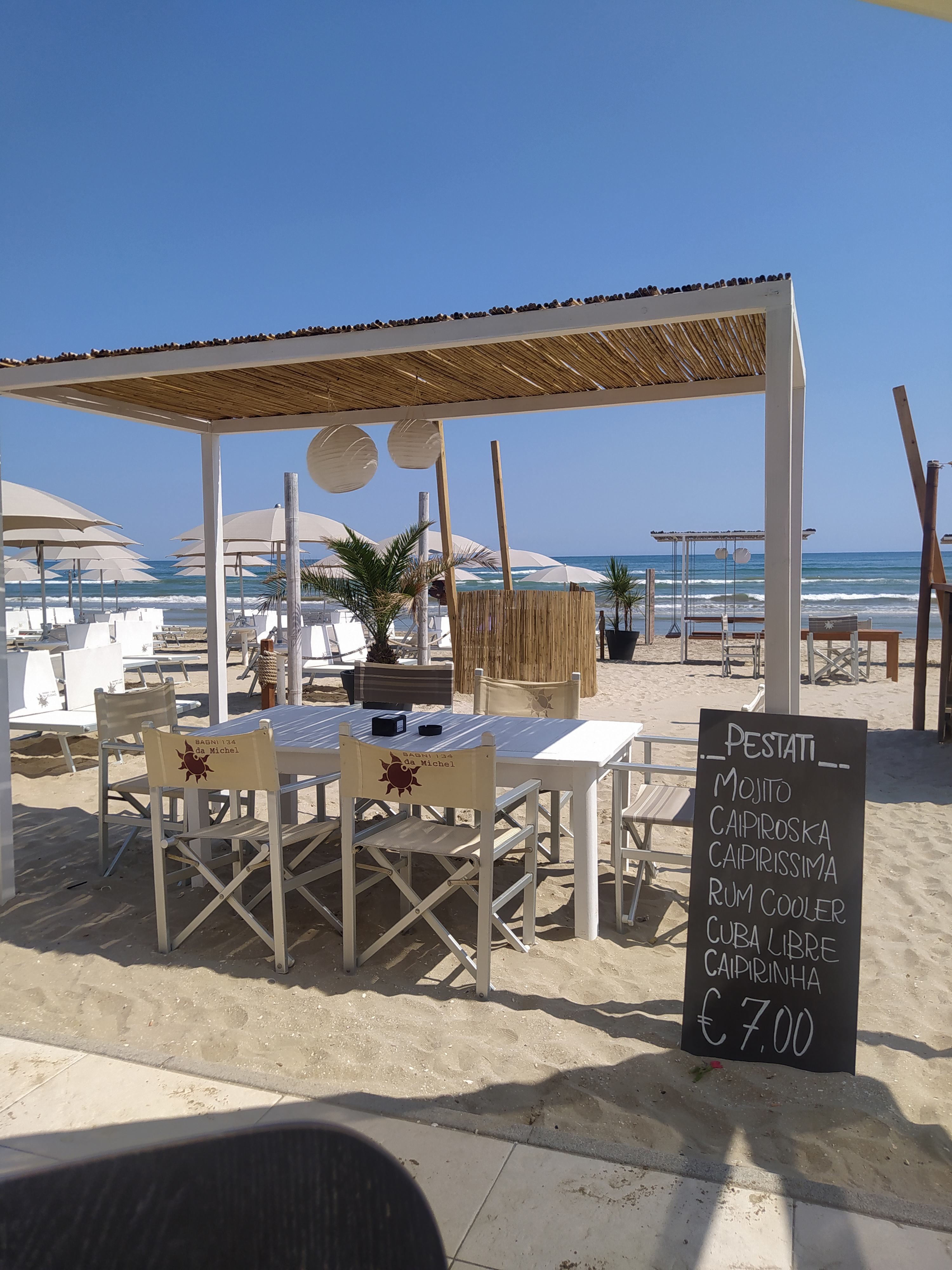 bar nella spiaggia dell'hotel nuovo diana