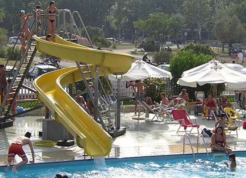 la spiaggia e la piscina hotel palace hotel 3 stelle all inclusive con bambini gratis per le vacanze delle famiglie con bambini a cesenatico, in romagna