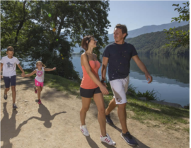 famiglia in hotel per famiglie con bambini in trentino