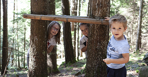 bambini nel bosco hotel per famiglie con bambini