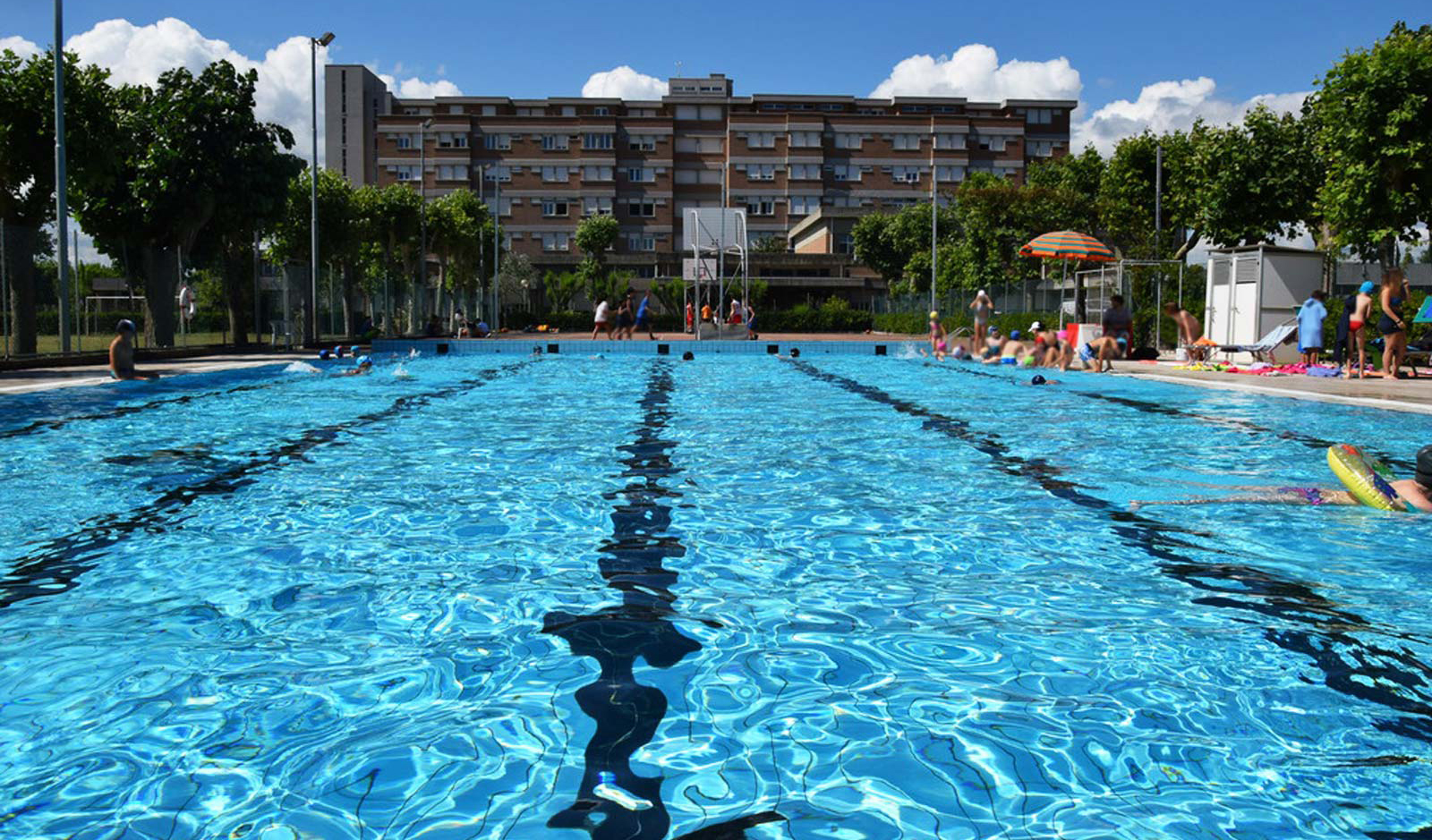 la piscina semi-olimpionica del villaggio san pellegrino, villaggio vacanze per le famiglie con bambini a misano adriatico